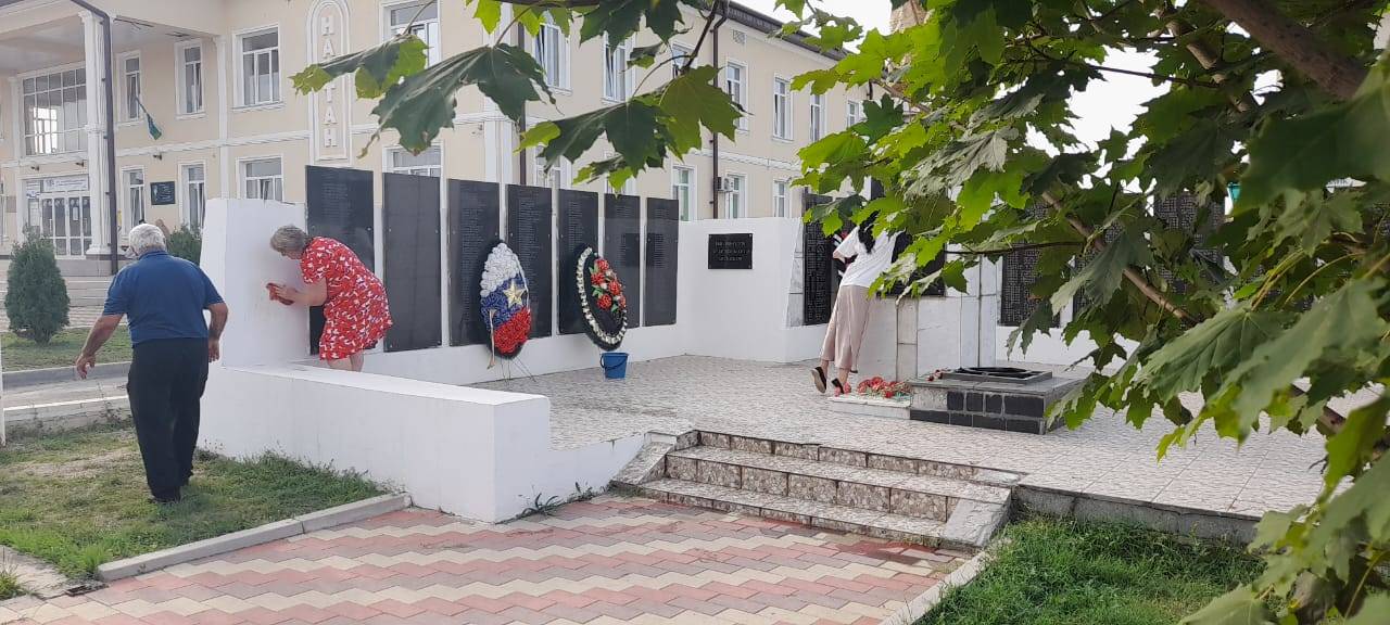 3 сентября работники СДК с.п. Нартан и Нартановской модельной библиотеки присоединились к Всероссийская акция "Чистый обелиск"