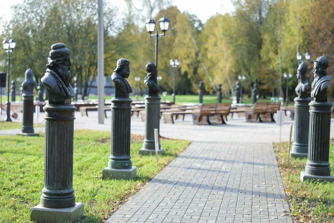 «Аллея правителей России» открыта в усадьбе Василия Татищева