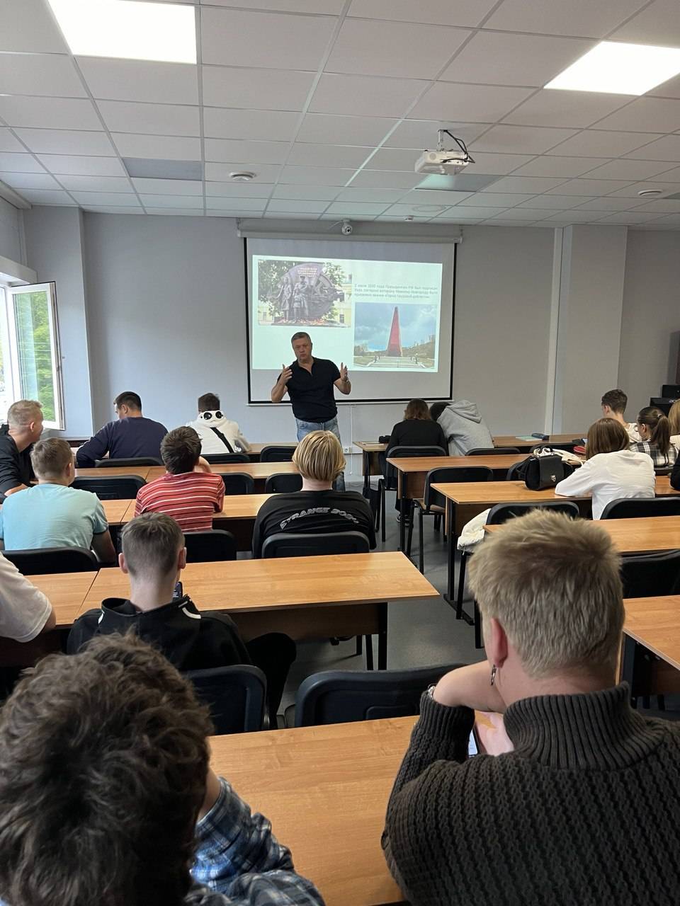 Продолжая цикл лекций, посвящённых истории и патриотизму, Лешков Николай Иванович посетил ряд колледжей в г. Нижний Новгород.