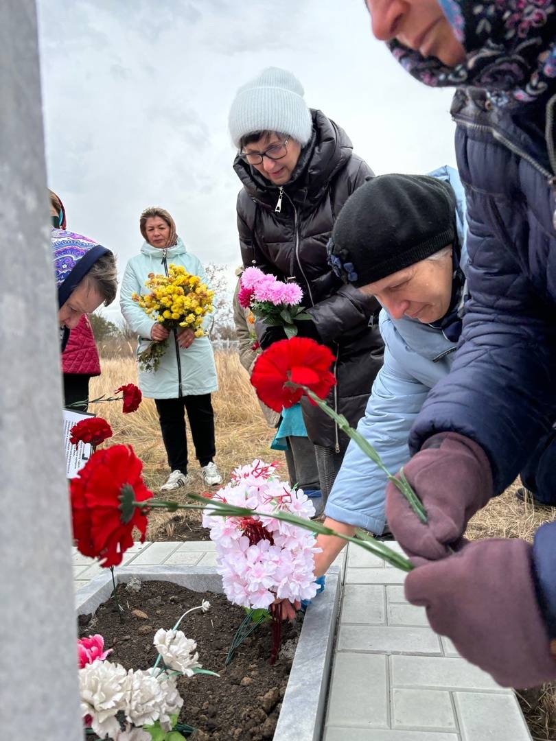 В Курганской области в торжественной обстановке открыли памятник на могиле участника Великой Отечественной войны