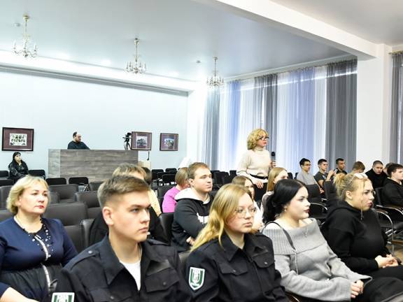 В Кургане школьникам и студентам показали фильм о судьбах мирных жителей освобожденных территорий