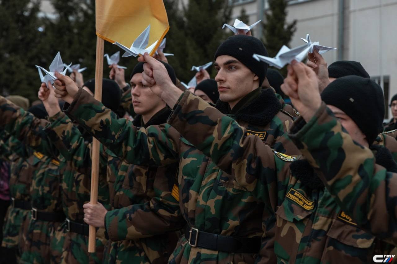 В Саратове прошел «Праздник белых журавлей» – день памяти и уважения к жертвам войн.