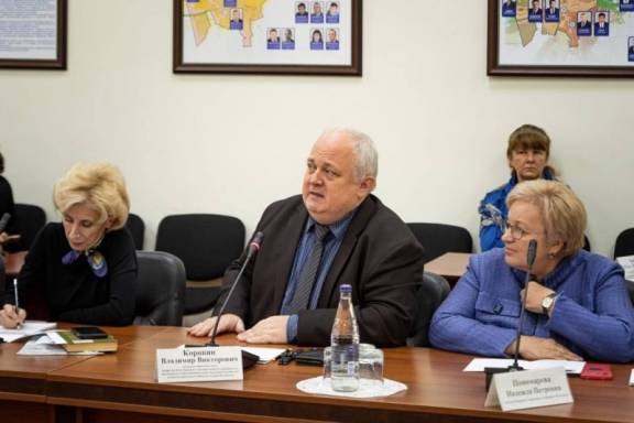 В Курске прошел круглый стол «Город воинской славы Курск: наследие и наследники Великой победы»