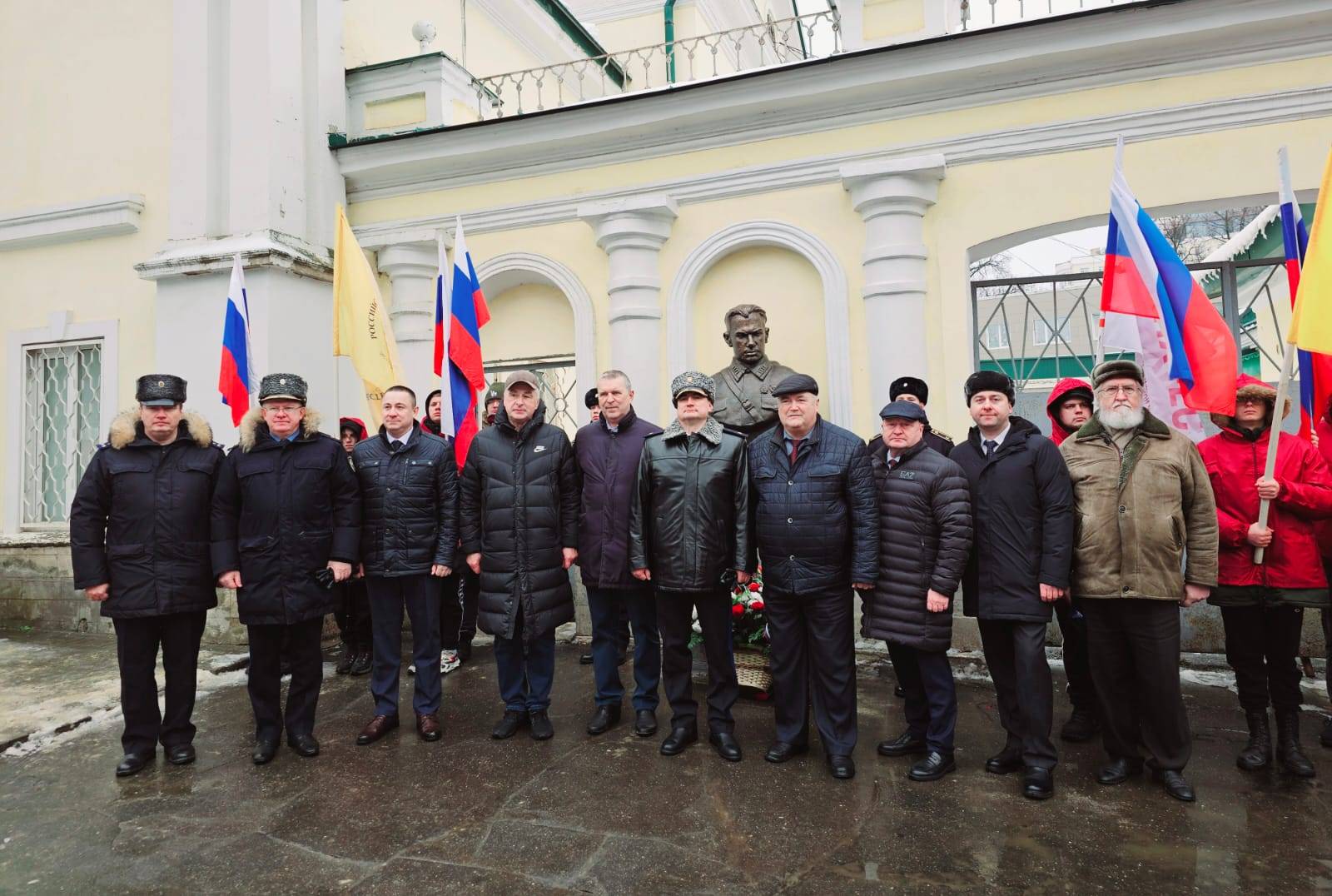 В Орле установили бюст легендарному орловскому разведчику Илье Старинову