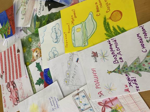 «С праздником, дорогие защитники!»: новогодние посылки для российских военнослужащих от членов клуба «Юный патриот» и представителей РО РВИО СК