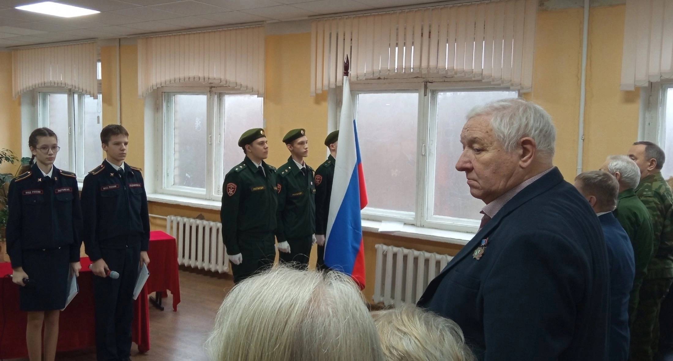 В школе №15 города Курска открыли две «Парты героев»
