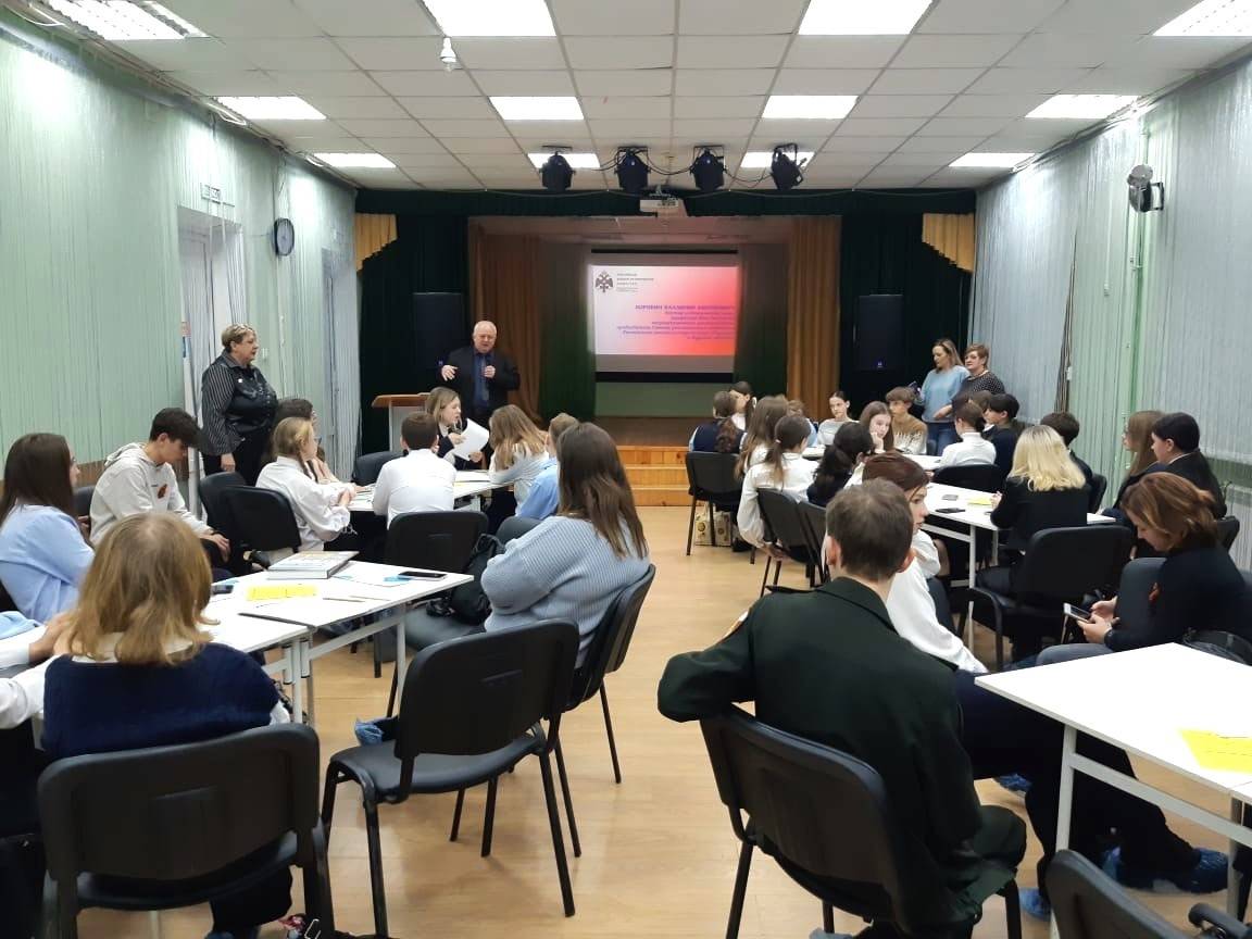 В День Неизвестного солдата в Курске прошел мемориальный час «Не ищите меня среди мертвых»