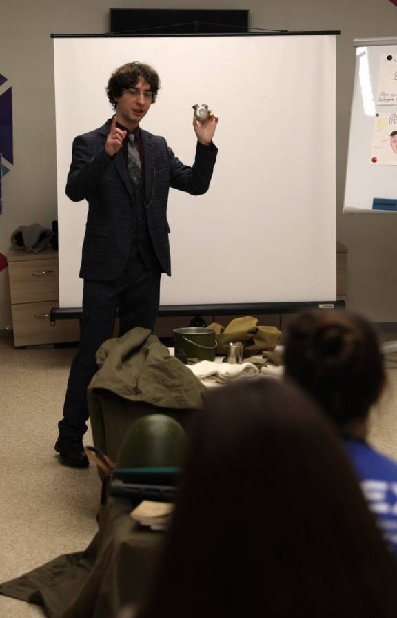 Ко Дню Героев Отечества представитель РО РВИО Денис Вердибоженко провел экскурсию «Солдаты, в путь!»