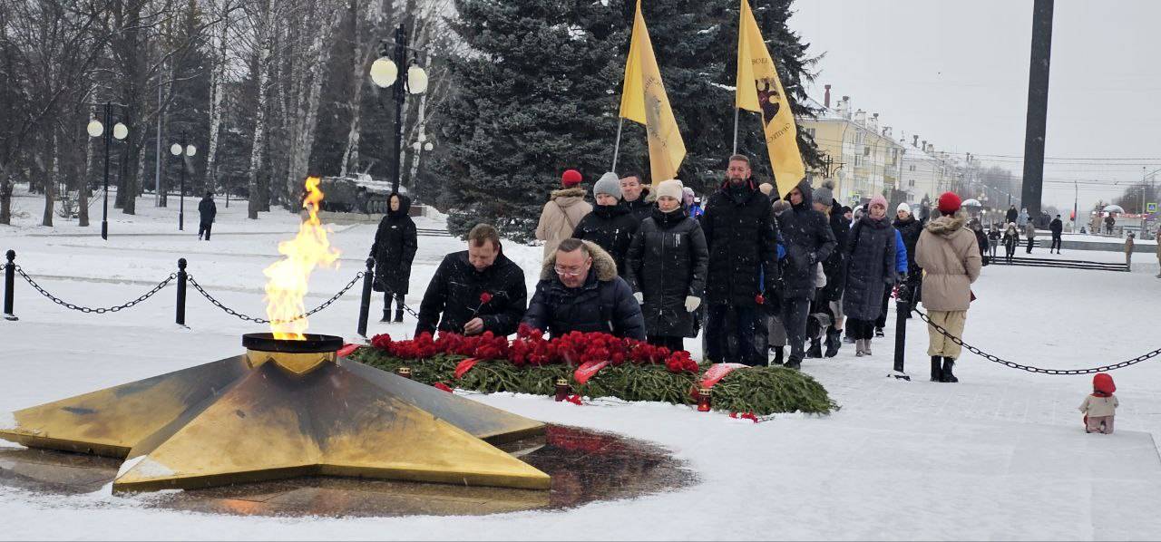 В Йошкар-Оле возложили цветы в честь Дня героев Отечества