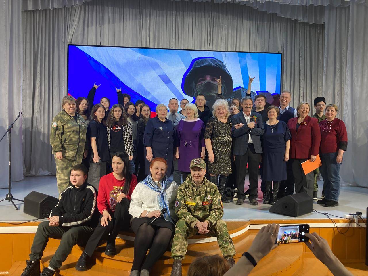 Геннадий Чудаков исполнил авторские песни перед отправкой на СВО