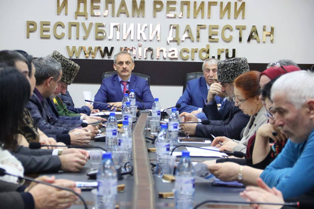 В Махачкале прошёл круглый стол, посвящённый важным историческим датам — Дню снятия блокады Ленинграда и Международному дню памяти жертв Холокоста