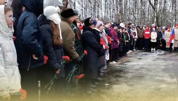 Митинг, посвященный 83-ей годовщине освобождения Полотняного Завода от немецко-фашистских захватчиков