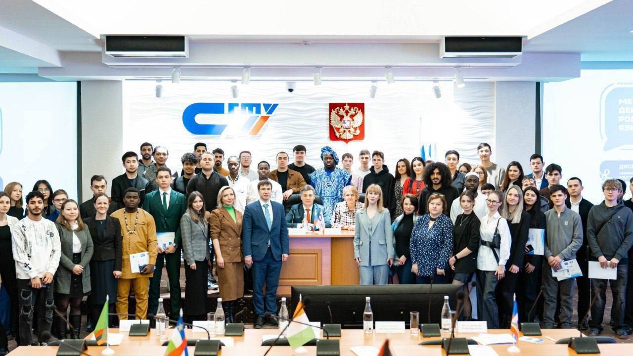 В Саратове состоялся круглый стол «Язык Великой Победы как основа сохранения исторической памяти»