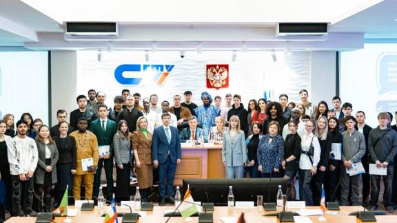 В Саратове состоялся круглый стол «Язык Великой Победы как основа сохранения исторической памяти»