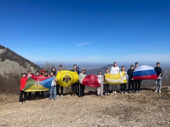«И в мире нет таких вершин, что взять нельзя»: восхождение на г. Бештау в честь 80-летия Победы в Великой Отечественной войне