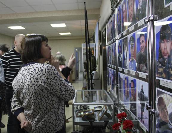 Выставку "Город, который не склоняется" посвятили участникам СВО и жителям приграничного города Шебекино