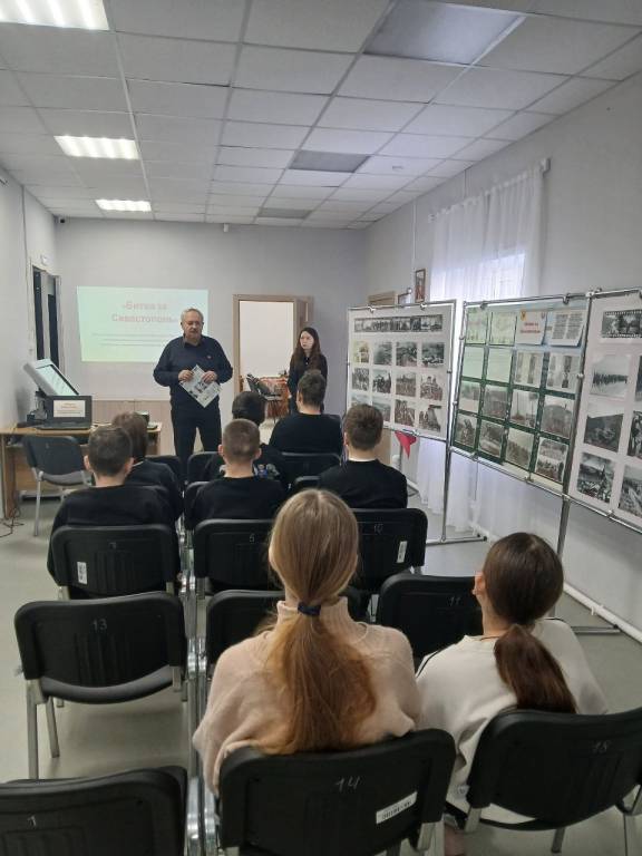 Фотовыставка в Борзинском районном краеведческом музее: Воссоединение Крыма и Севастополя с Россией