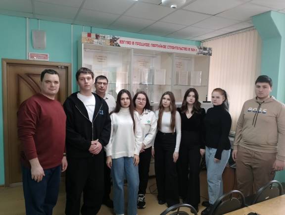 При поддержке регионального отделения РВИО курские студенты побывали в Государственном архиве общественно-политической истории