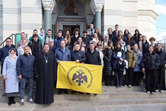 В Севастополе почтили память Владимира Истомина