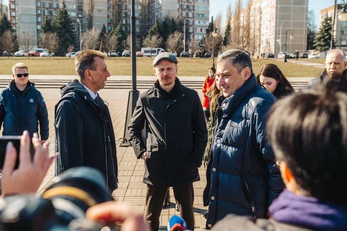 Врио губернатора Курской области, член Центрального совета РВИО Александр Хинштейн совершил рабочую поездку в Курчатов.