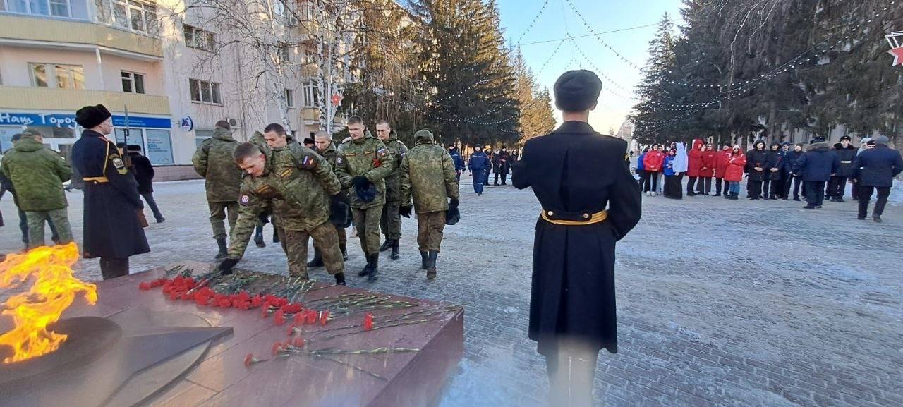 В Кургане в День неизвестного солдата состоялось торжественно-памятное мероприятие