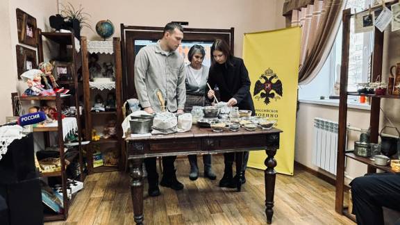 Члены регионального отделения РВИО пекли хлеб, который готовился по специальной рецептуре в блокадном Ленинграде