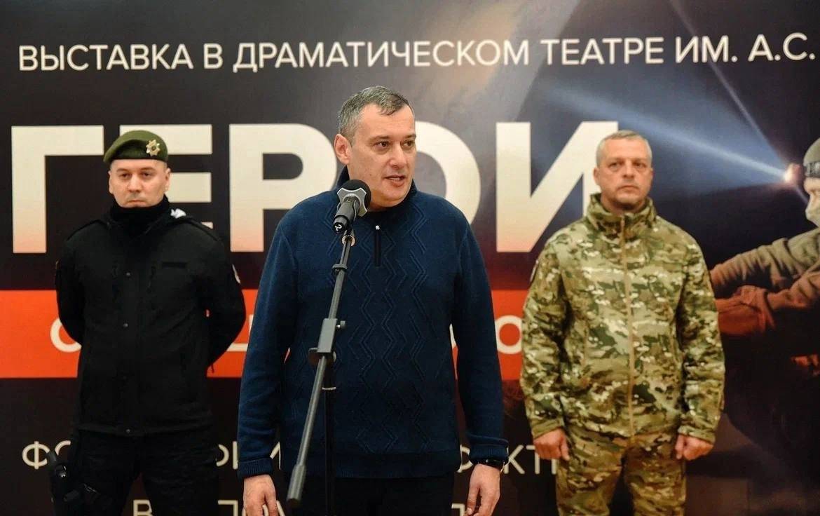 В Курском драматическом театре открылась выставка «Герои операции "Поток". Фотографии. Артефакты. Воспоминания»