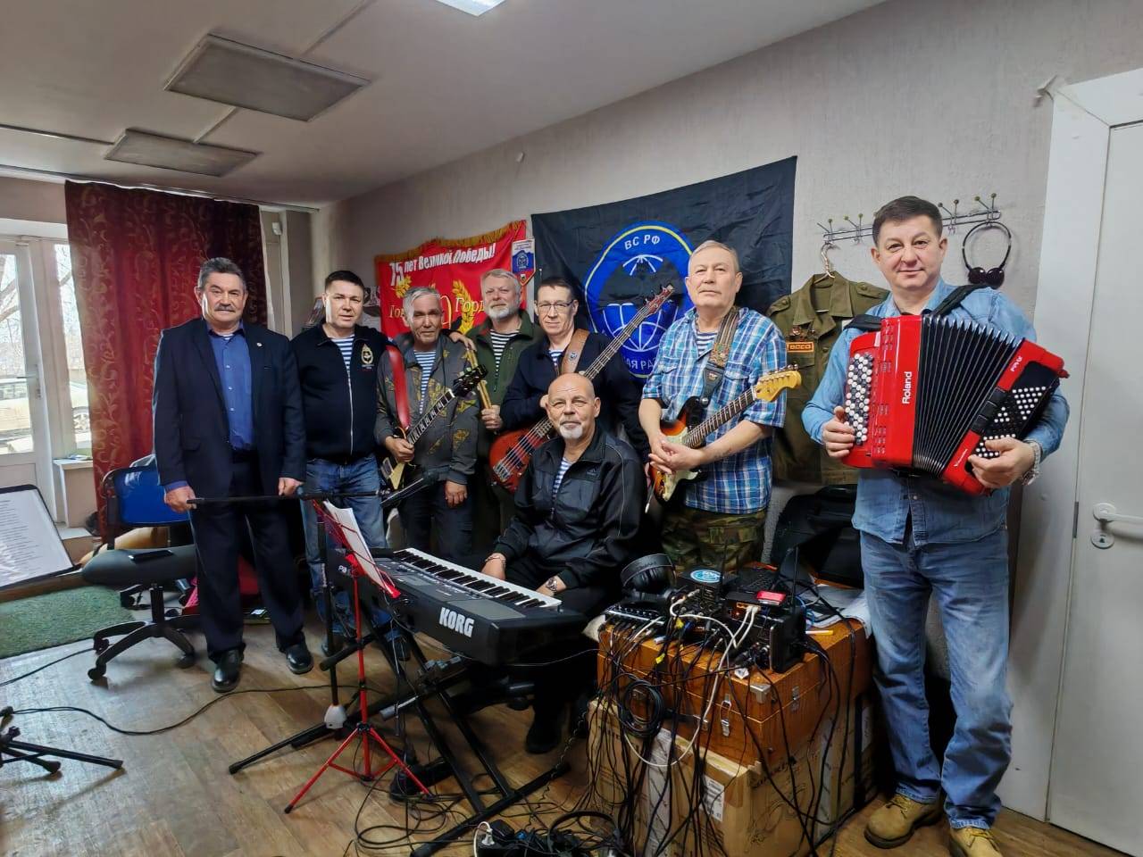 У военно-патриотического ансамбля "Второе дыхание" новые музыкальные инструменты