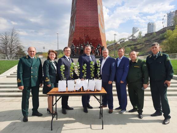 22.04.2025 состоялся торжественный прием саженцев сталинградского чёрного тополя.