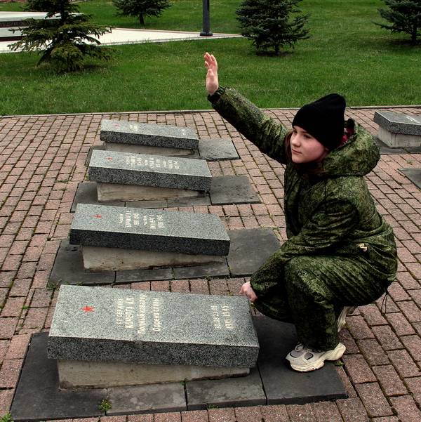 Юнармейцы искали могилы воинов, умерших от ран в госпиталях Ярославля