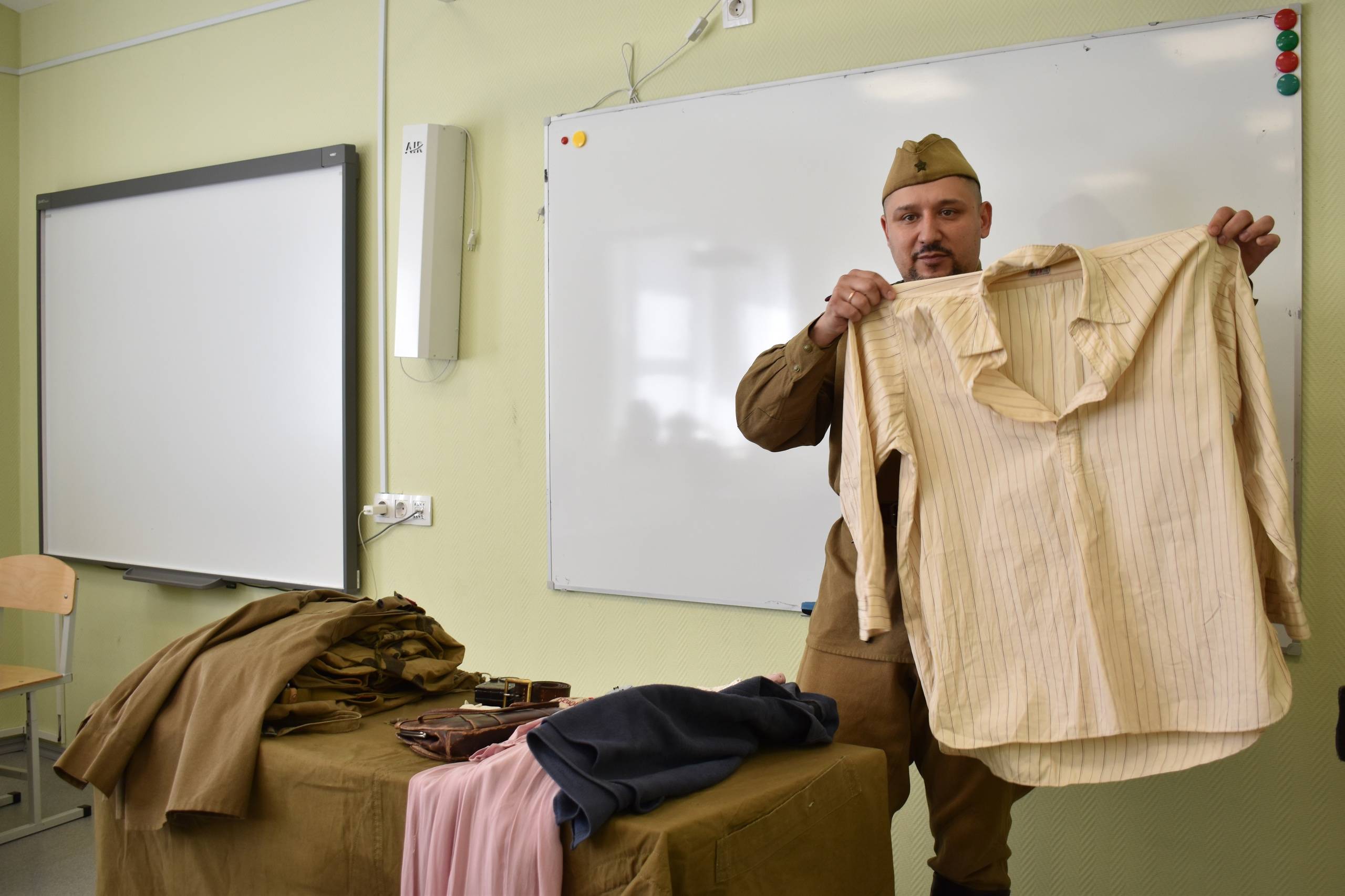 В Оренбургском областном колледже культуры и искусств состоялся первый урок «Живой истории» для студентов