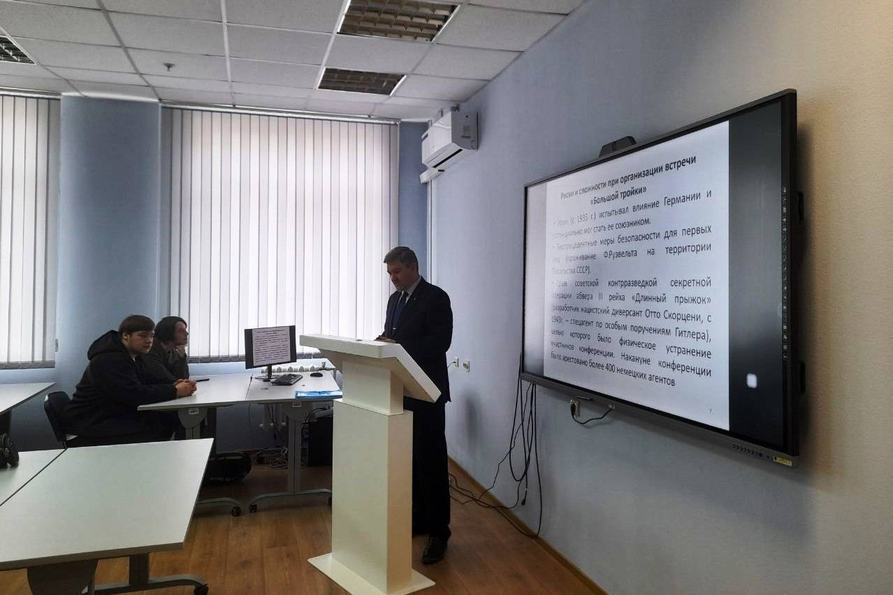 «С первых дней до Потсдама»