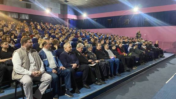 В кинотеатре «Юность» города Шелехово прошёл традиционный «Урок мужества», посвящённый Дню Победы  