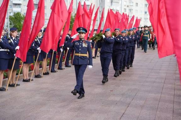 9 мая члены РО РВИО во главе с председателем отделения Игорем Петрищевым приняли участие в митинг-реквиеме и церемонии возложения Гирлянды памяти и венков к Вечному огню на площади 30-летия Победы города Ульяновска.