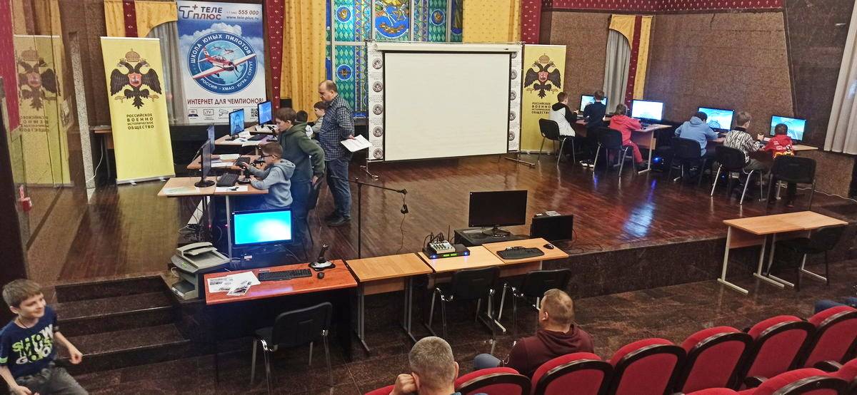 В Югре стартовала Школа юных пилотов