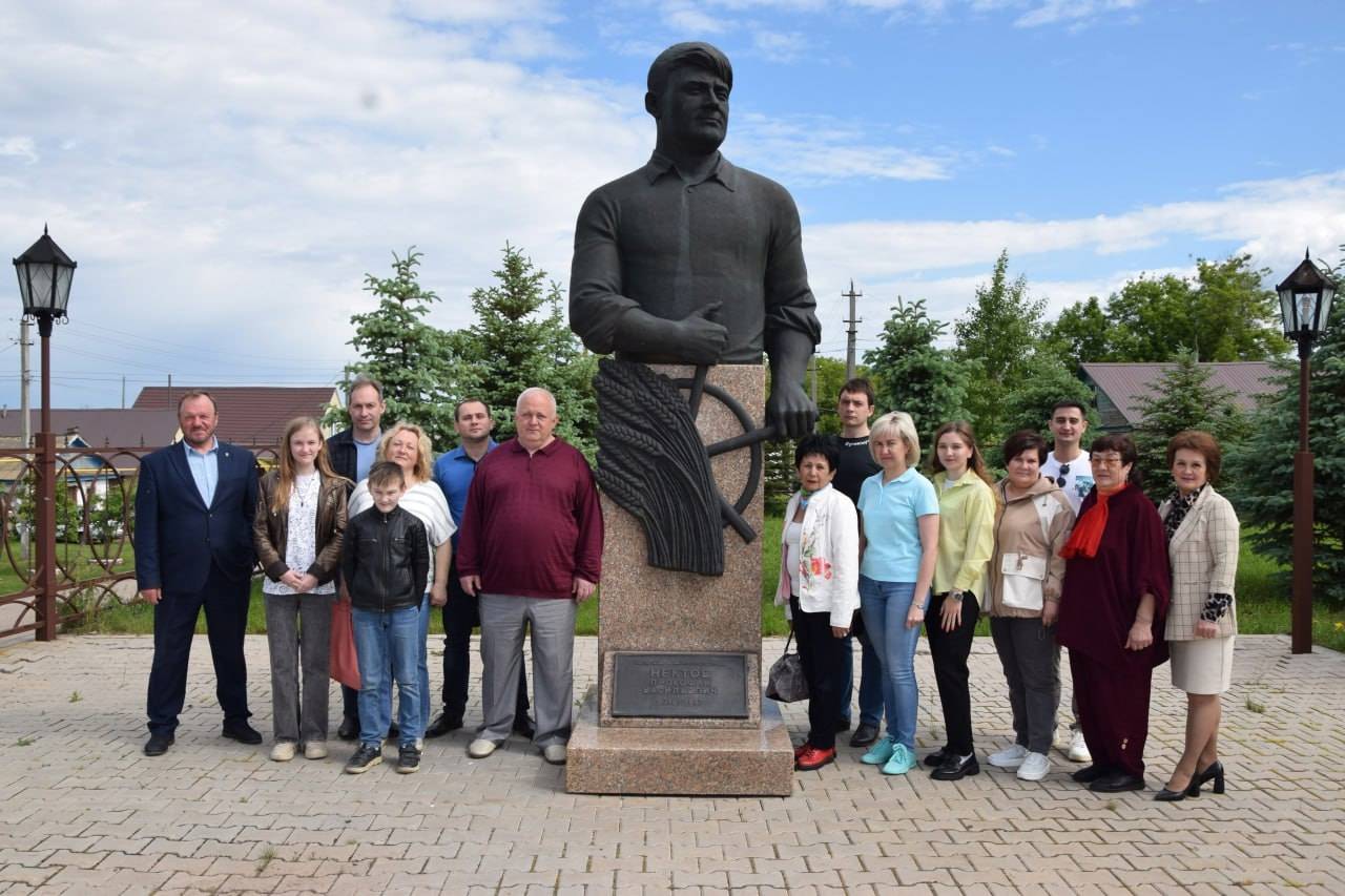Во второй день международной научной конференции «Героическое и трагическое лихолетье» куряне побывали на родине генерала Родимцева и других героев Оренбуржья