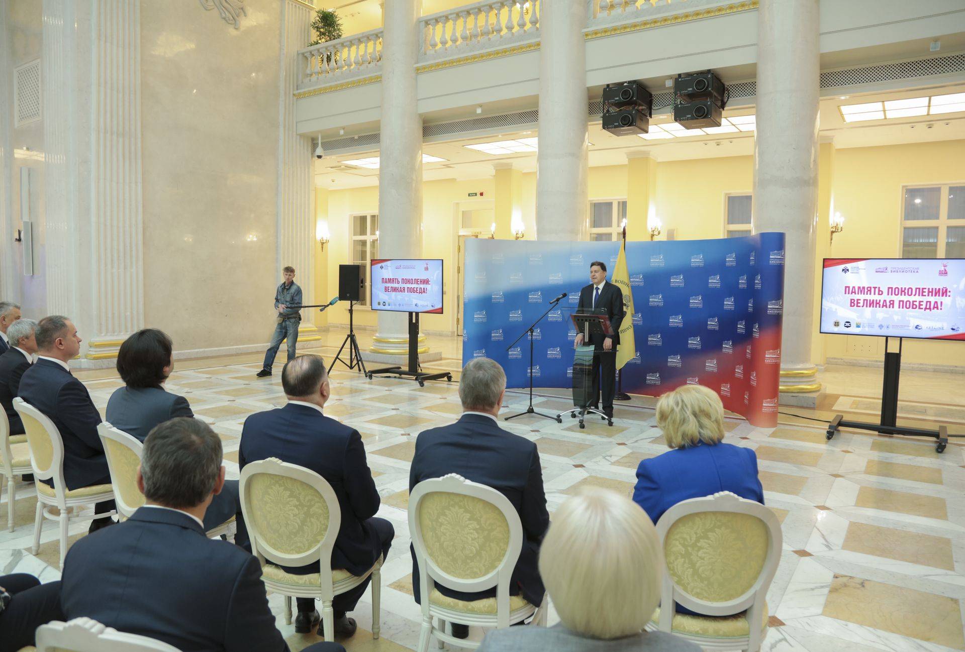 Открылась выставка, посвящённая 80-летию Великой Победы