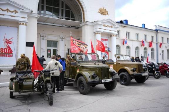 В Ульяновске на площади у исторического Старого вокзала открыли новый памятник-монумент «Эхо времён: мелодии памяти»