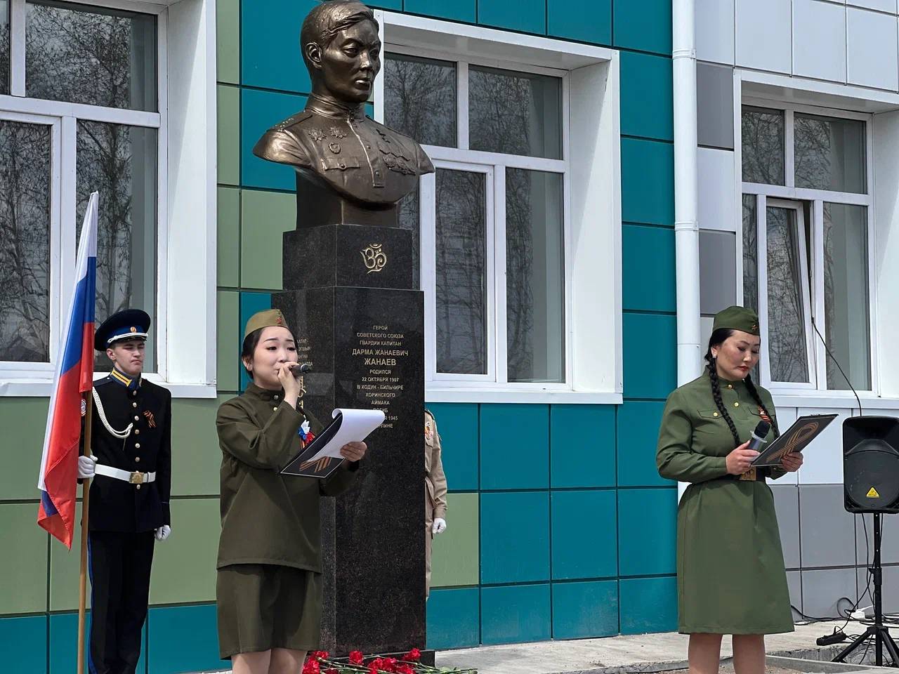 Памятник Герою Советского Союза Д.Ж. Жанаеву