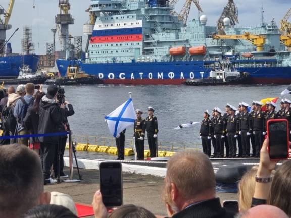 Председатель Санкт-Петербургского регионального отделения РВИО принял участие в торжественной церемонии подъёма Военно-морского флага на подводной лодке «Якутск»