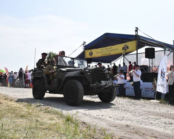 Российское военно-историческое общество совместно с правительством Новосибирской области провело международный военно-исторический фестиваль «Сибирский огонь».