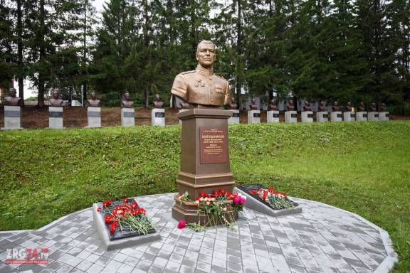 В Златоусте открыт памятник Маршалу Шапошникову