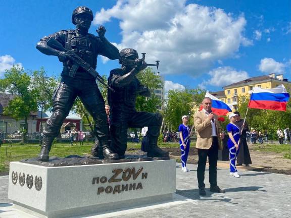 В Шадринске открыли памятник СВО