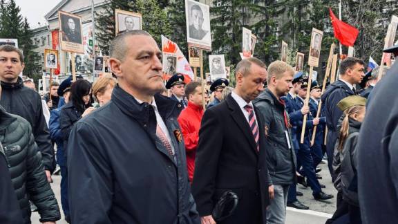 В Кургане прошло шествие Бессмертного полка