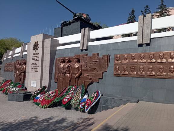 Барельефы Героям