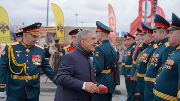 Выставка РВИО на Площади Тысячелетия в честь Парады Победы