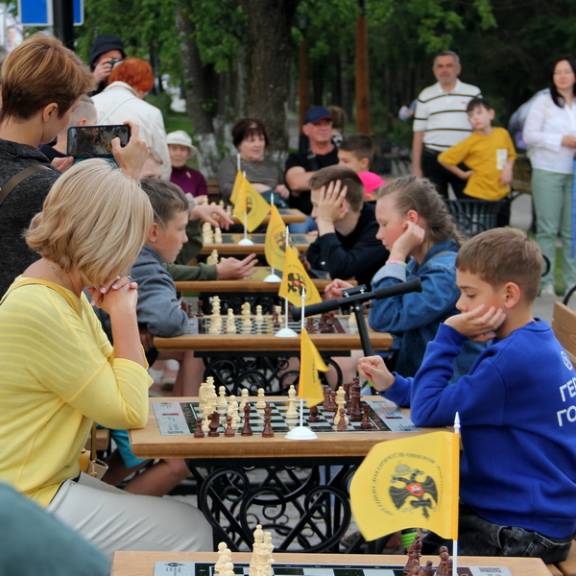 В Рыбинске состоялось открытие Шахматного бульвара