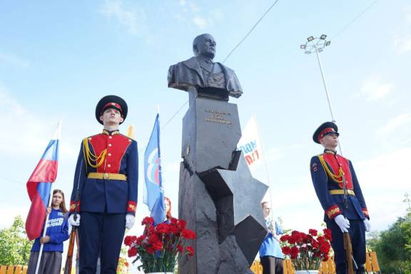 В Кургане открыли памятник Маршалу Советского Союза Голикову Филиппу Ивановичу