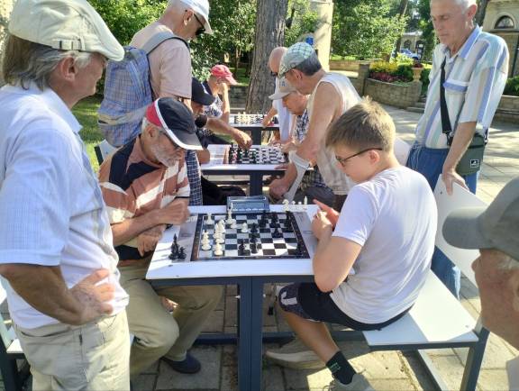 Шахматный сквер РВИО пользуется популярностью у жителей и гостей города-курорта Кисловодска