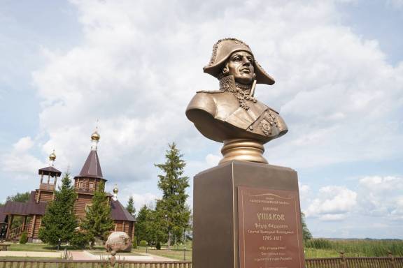 На острове Фомино открыт памятник святому адмиралу Феодору Ушакову